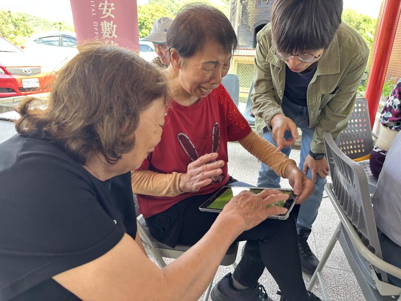 學員互相一起闖關-益智遊戲