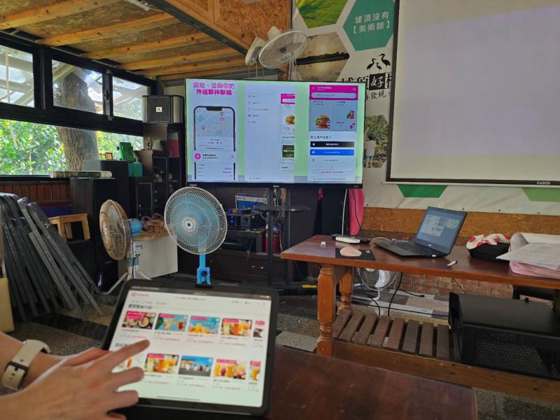 開始瀏覽網站上各式各樣的店家美食