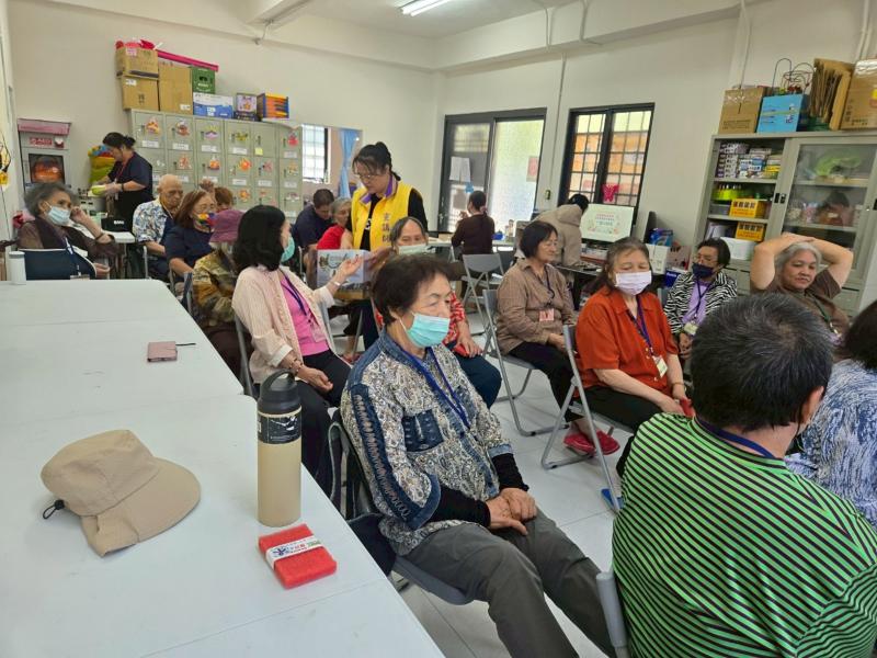 這次參加了「數位保健健康雲」的課程，讓我對現在的健康科技有了很大的改觀。以前覺得手機、網路、雲端這些東西跟我們年長的人沒什麼關係，但上了這堂課才發現，原來這些科技可以幫助我們更方便地照顧自己、也讓孩子比較放心。