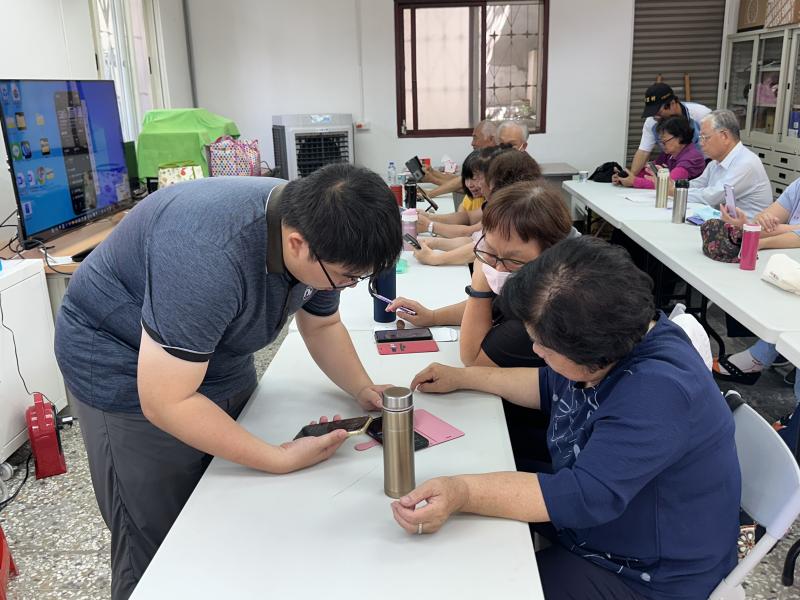 老師個別指導學員影片的儲存與預覽及影片的讀取操作步驟.