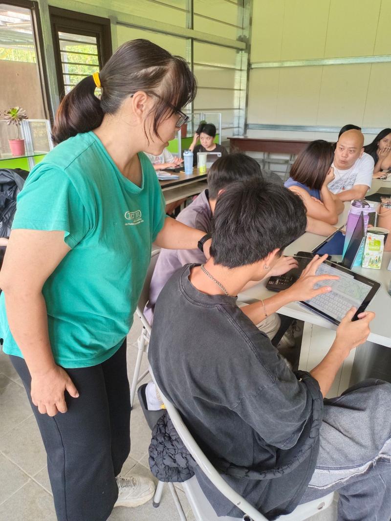 讓學生知道怎麼用地圖找位置， 更重要的是讓他們理解，這些圖資資訊是土地開發、災害風險評估、國土規劃的重要工具。  從「找到自己」開始，學生能更直觀地學會如何查詢、分析、應用圖資， 這也是「國土測繪圖資服務雲」實務應用最核心的教學目標。