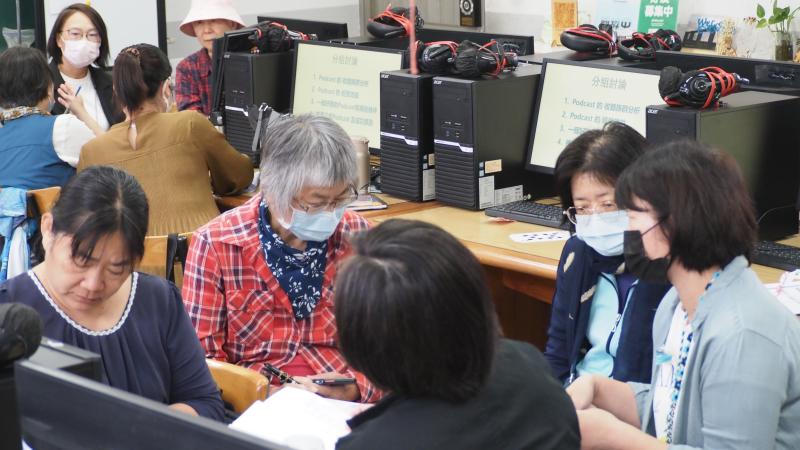 學員進行分組討論