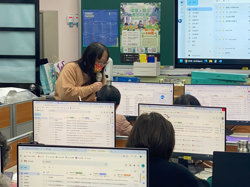 找出驗證碼解決學員忘記密碼的問題,並讓學員記在自己的筆記本和手機裡。