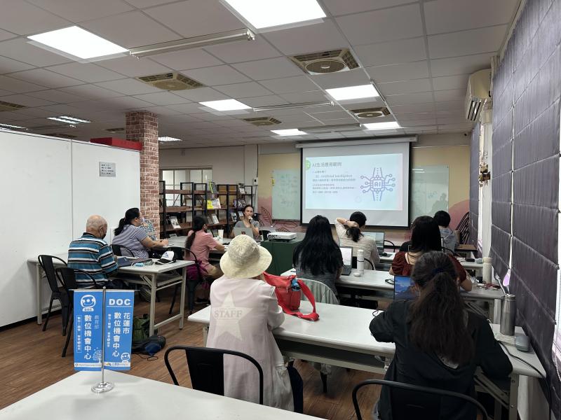 5/18在花蓮市立圖書館洄瀾文創生活藝能教室，由羅代融老師帶來超有趣的《AI詞曲夢工場》