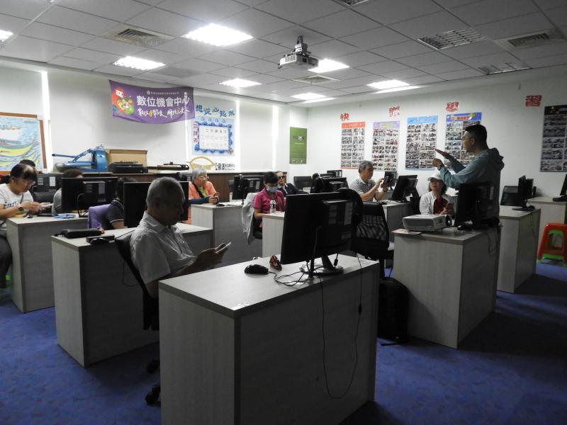 先讓學員在室內瞭姊