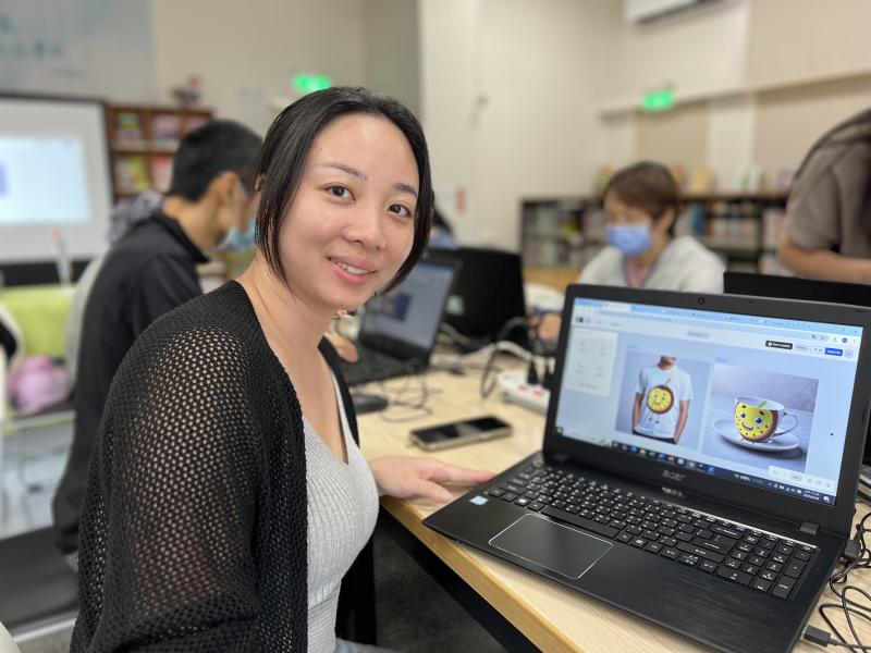 AI生成角色，再用向量軟體進行造型與配色調整，並製作模擬商品圖，探索角色IP的實際應用與商業潛力。