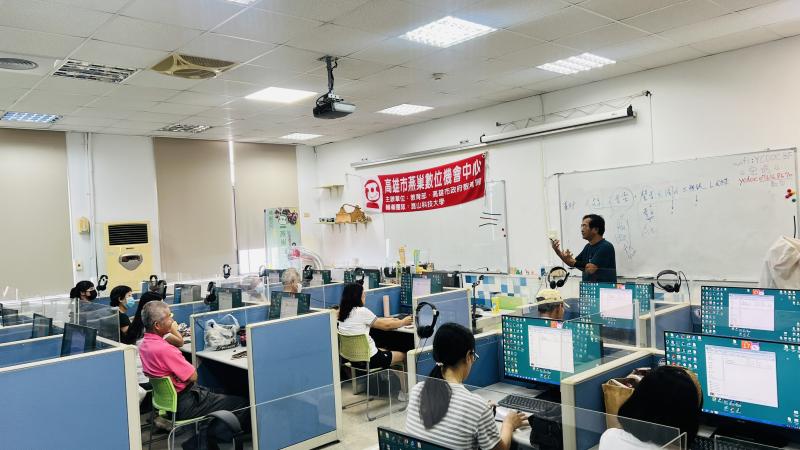 圖中老師講解如何對影片的拍攝的架構