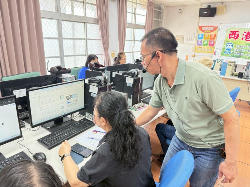 學員選擇自己熟悉的家鄉故事主題，獨立進行節目企劃、內容撰寫、錄音剪輯與音檔上傳