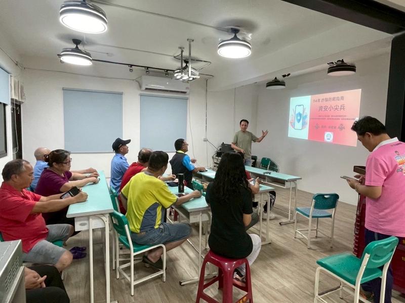 講師介紹今日學習主題：資安小尖兵，如何從日常中防範資安洩漏