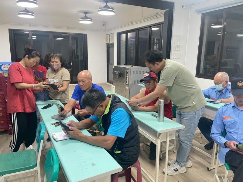 講師介紹資安相關知識