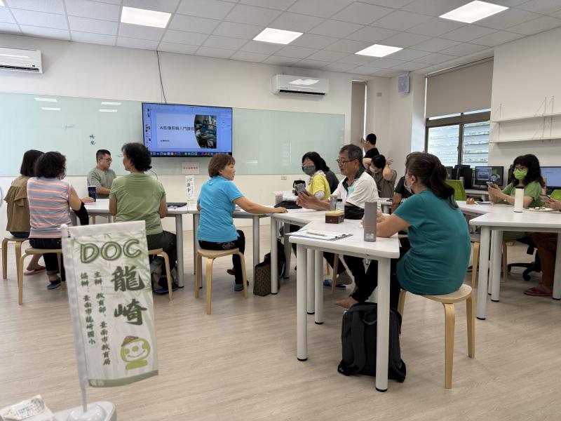 學員可以利用一些關鍵字提供ai生成自己想要的文章或圖片