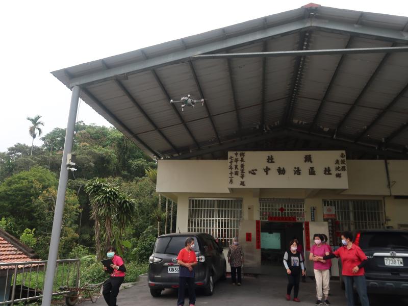 課程中強調法律與道德，提升樂齡學員媒體與科技素養。