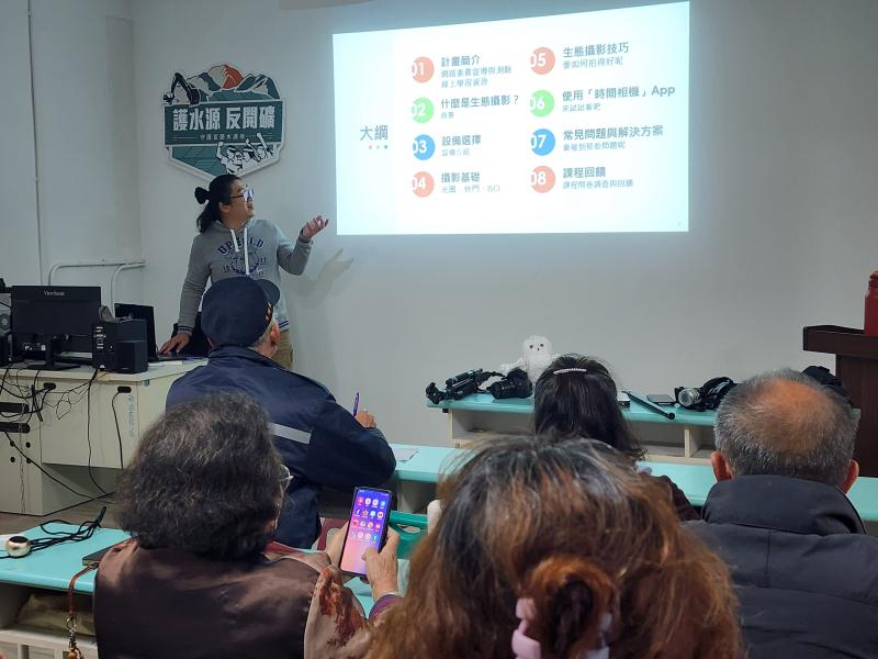 老師上課說明拍攝技巧