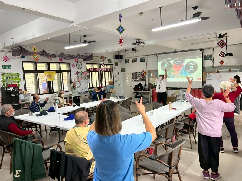 講師介紹了電子手錶