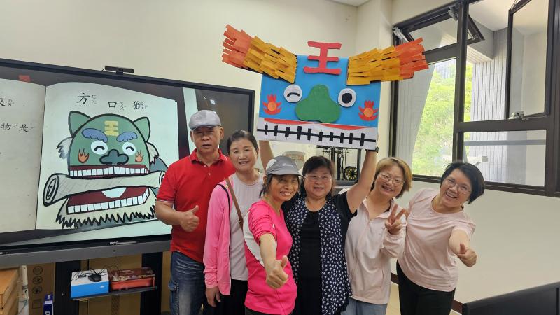 同學共創作獨屬於各小組的方口獅。