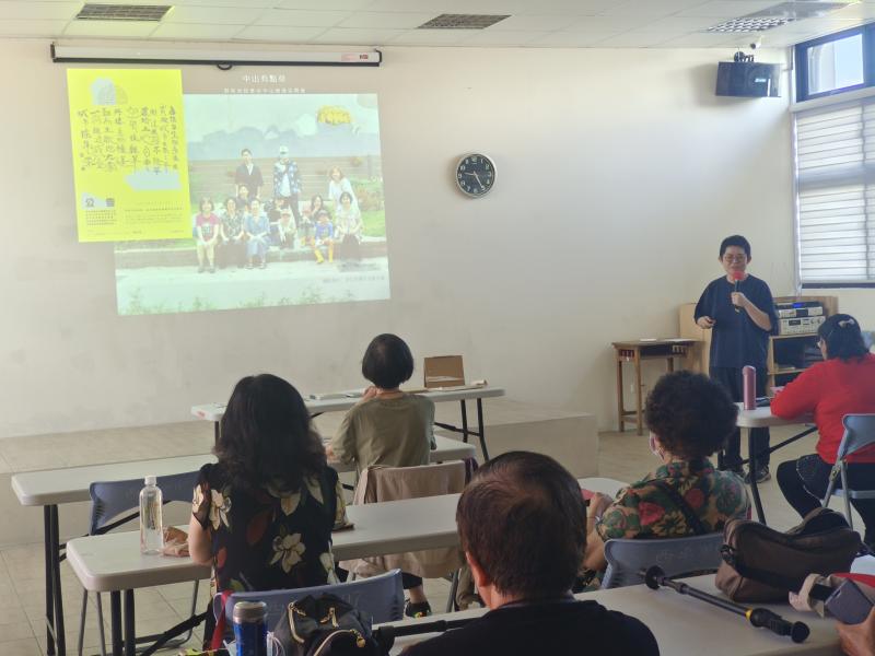 芝宇老師分享多年來在各地採集雜草的經驗與成果