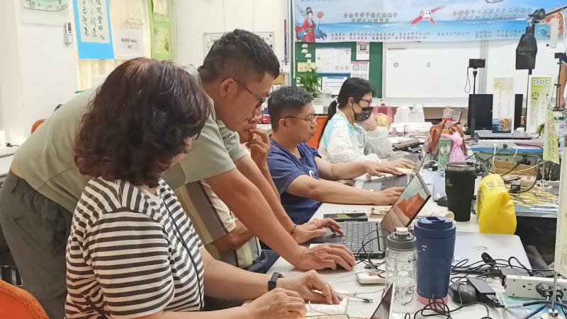 協助學員完成個人風格的作品，呈現王爺信仰的文化故事