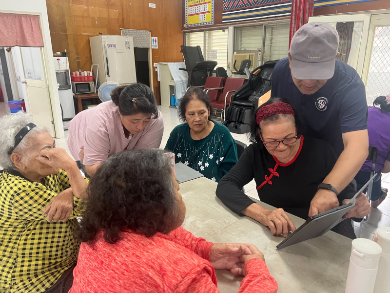 從資訊素養的觀念出發，慢慢帶著大家認識什麼是「智慧收據」、怎麼申請電子帳單、如何綁定發票載具。