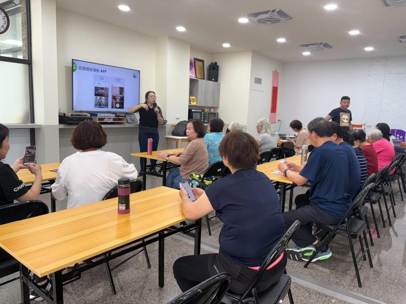 藉由數位科技培訓照 服員、提供照服員與高齡長輩有效溝通