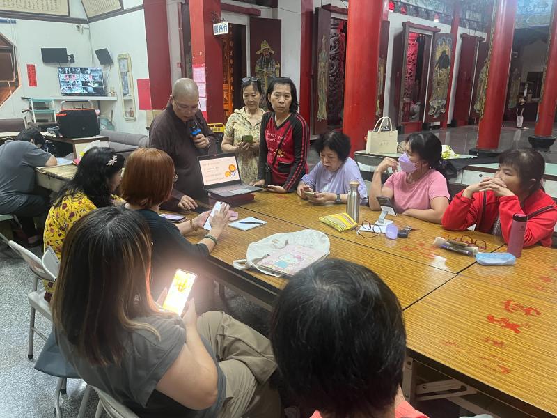 輕鬆下載並操作卡拉OK APP.