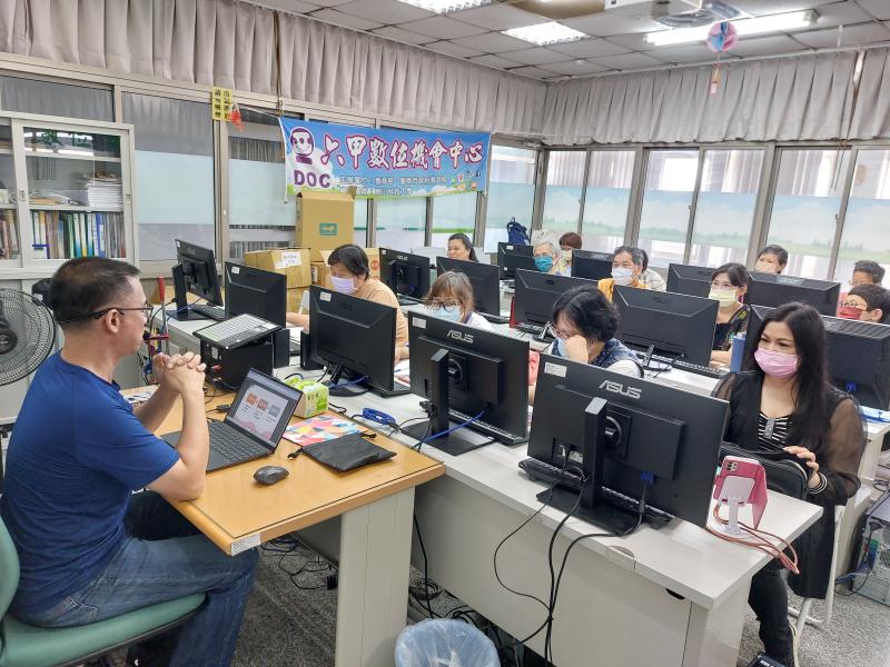 一開始老師解講甚麼是直播, 直播應該預備甚麼?