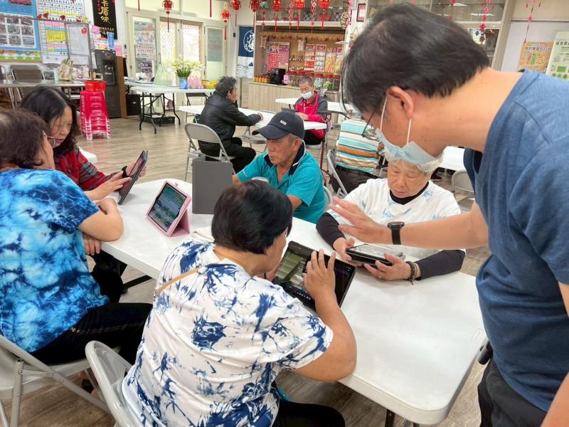 透過實際操作，學員學會使用 Google 搜尋來查找各類資訊，讓使用者能更有效率地找到所需的資訊。