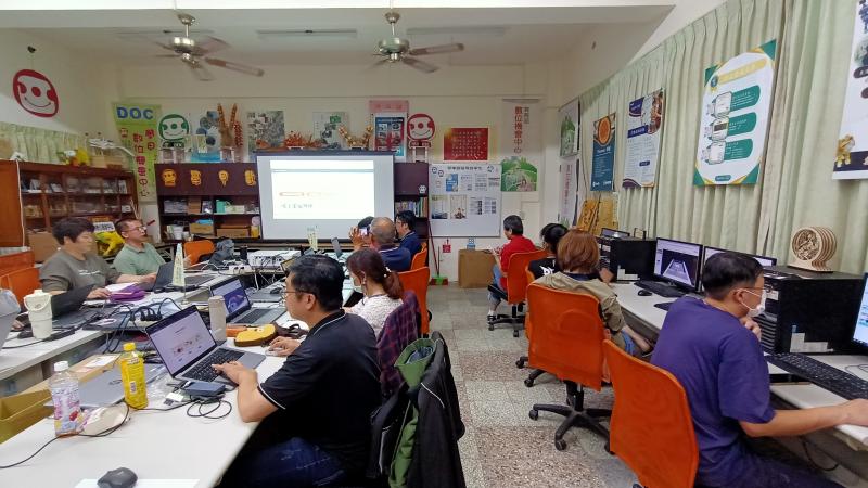 課程教學ARTSTEPS平台操作，學員學習建構虛擬展覽空間