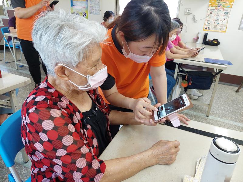 感謝志工協助年長學員