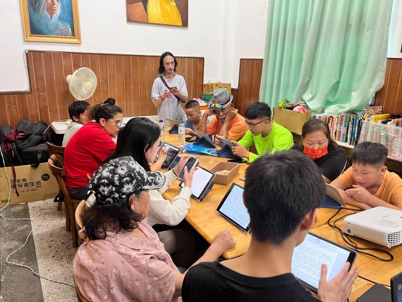 圖片就是拍攝相片時須注意對焦的狀態及亮度調整，最後再進行相片編輯等學習應用。