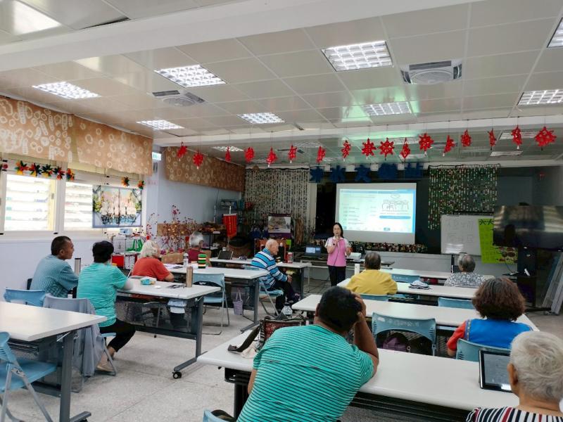 帶長輩認識健康雲系統