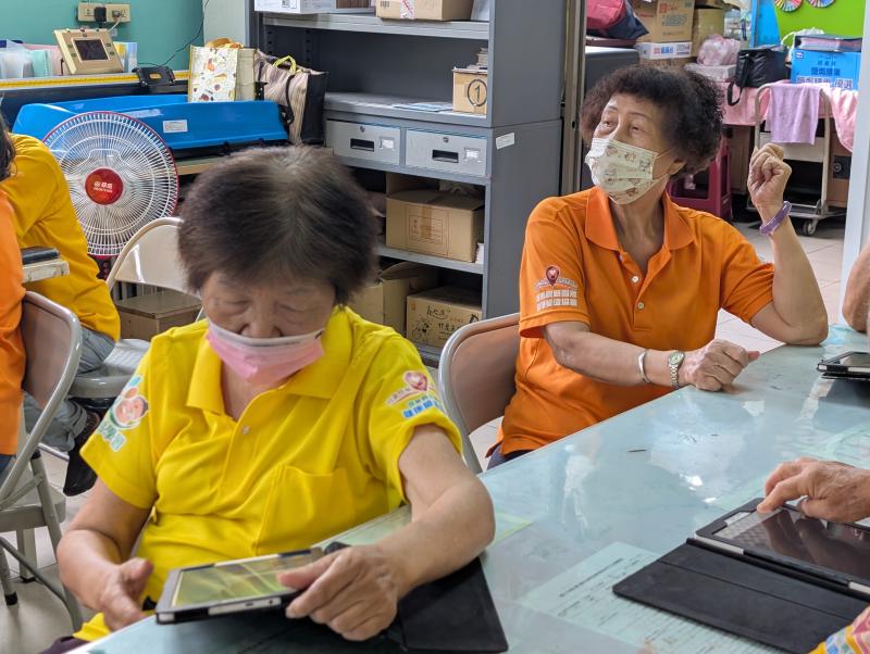 學員認真上課的樣子