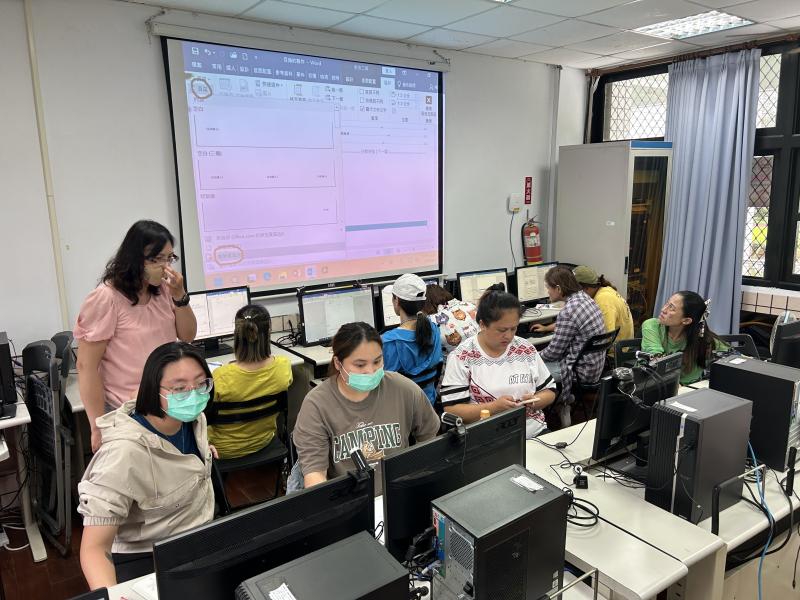 講師介紹excel功能