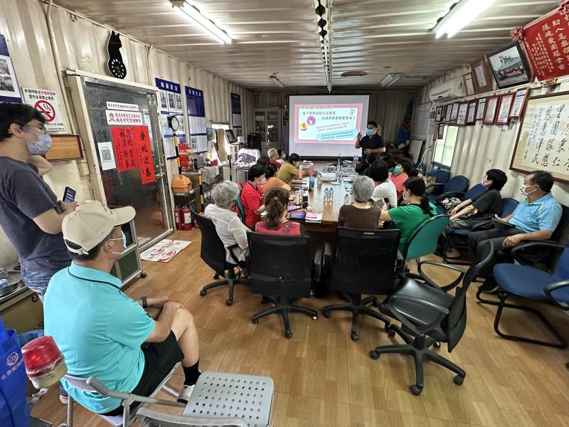 AI運用於很廣,包含回覆郵件、修改文書資料及整合、翻譯、創作靈感的 啟發及分析資料等等.