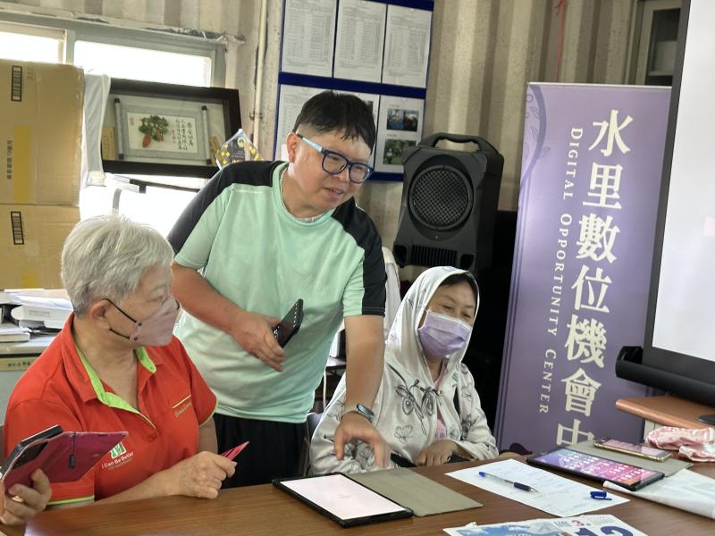 合作夥伴單位一起排解學員手機訊息停滯無法下載操作上的使用方式.