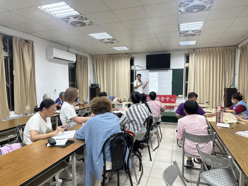 老師在台上指導