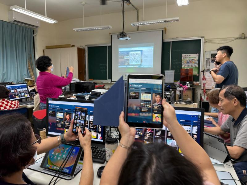 學員利用Padlet操作