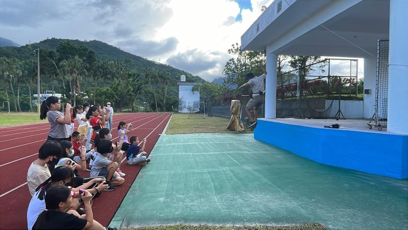 孩子們練習捕捉動態人物