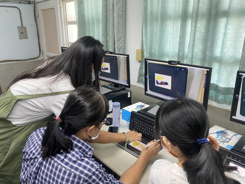 我們要跟著小王子走讀福興,所以把主題小王子和飛機先畫出來