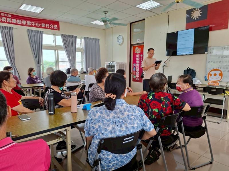 AI便利也需要防詐常識的建立，幫助長輩數位技能加滿