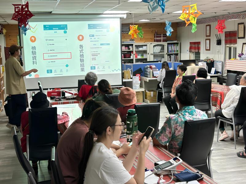 講師介紹數位線上保健內容