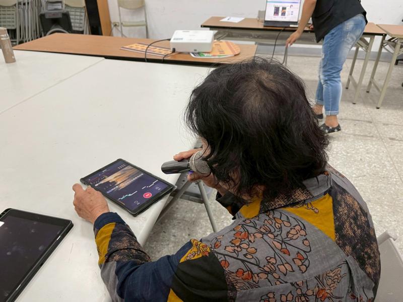 軟體體驗,並歡迎愛唱歌的學員一起帶動氣氛