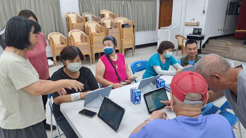 實用App運用資訊課程:講師與學員互動熱絡,學員踴躍發問