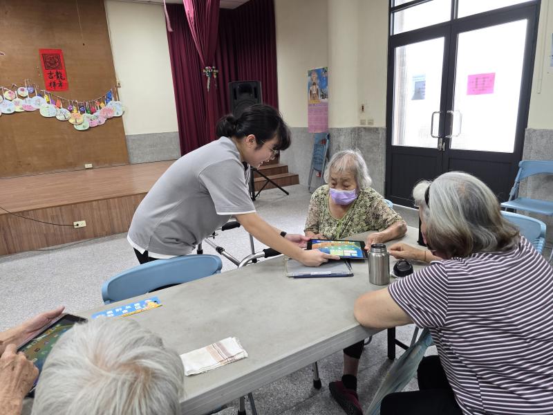 教導長輩安全使用平板的觀念