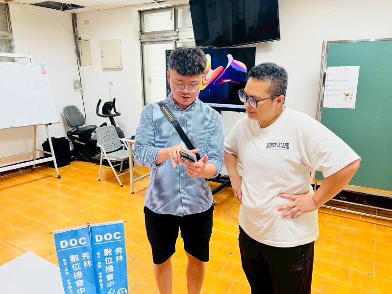 透過案例教學與互動說明，讓人了解最新詐騙手法，如假冒親友、網路購物詐騙等。加強警覺性，有效防止受害。