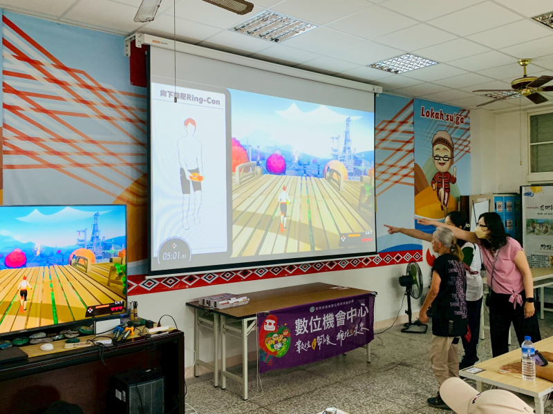 南澳數位機會中心在武塔文健站舉辦的《腦力遊戲坊／動動腦 學得巧》，帶著長輩們用科技健身遊戲