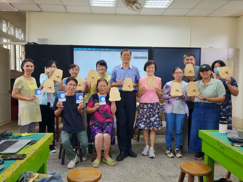 學員做出了屬於自己的時鐘