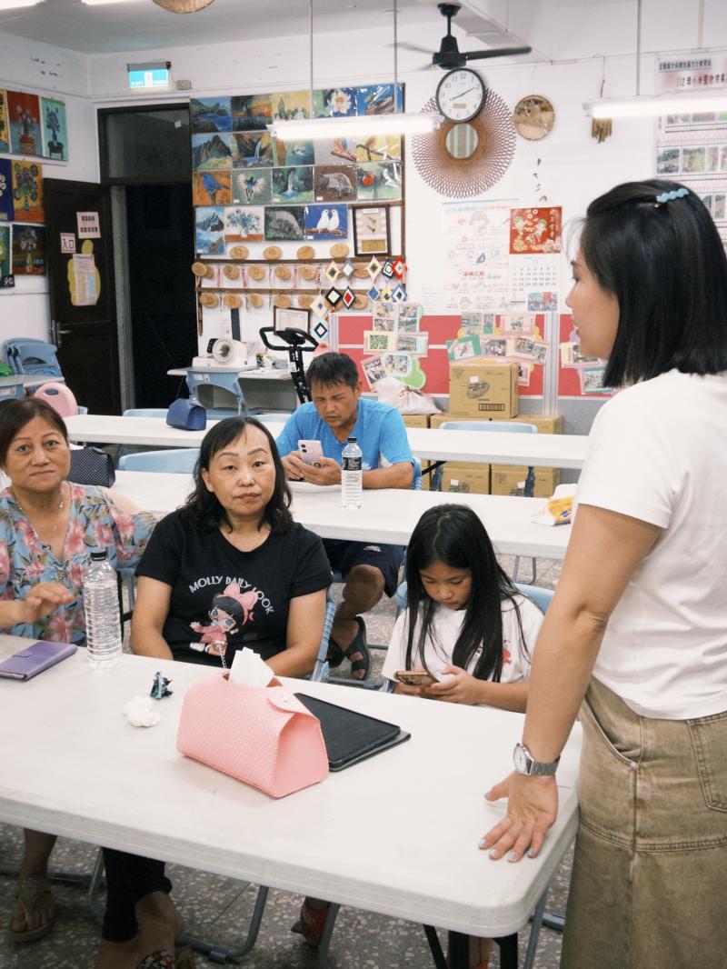 講師透過ChatGPT進行旅遊規劃的範例示範，教學如何下指令、與AI建立默契