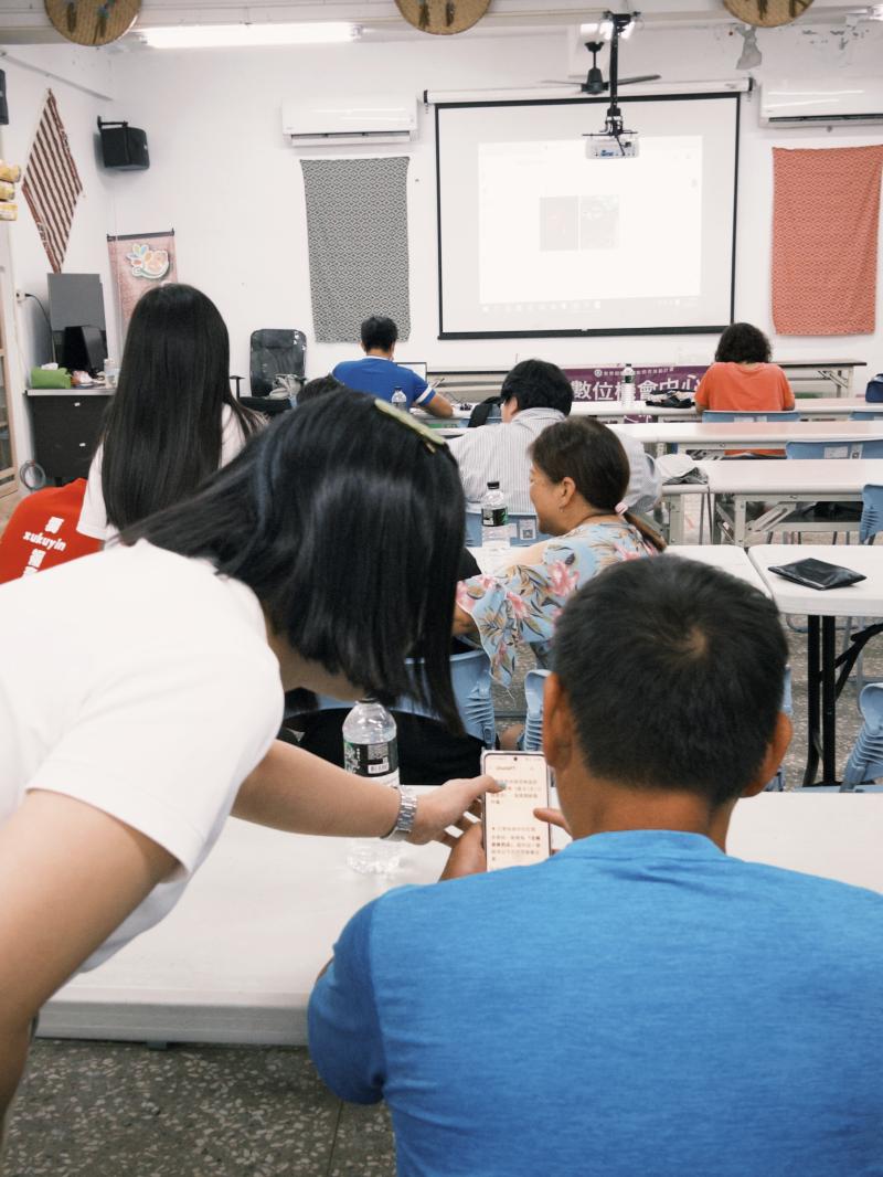 透過AI文案創作，學員學習如何與AI合作完成一份作品