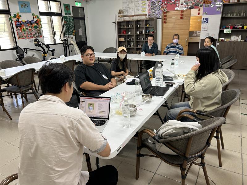 講師介紹品牌的網路推廣