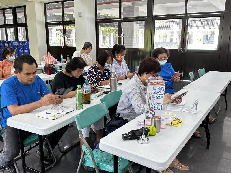 聚精會神的處理影片素材